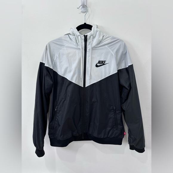 Nike Women’s Hooded Windbreaker - L - Picture 6 of 10